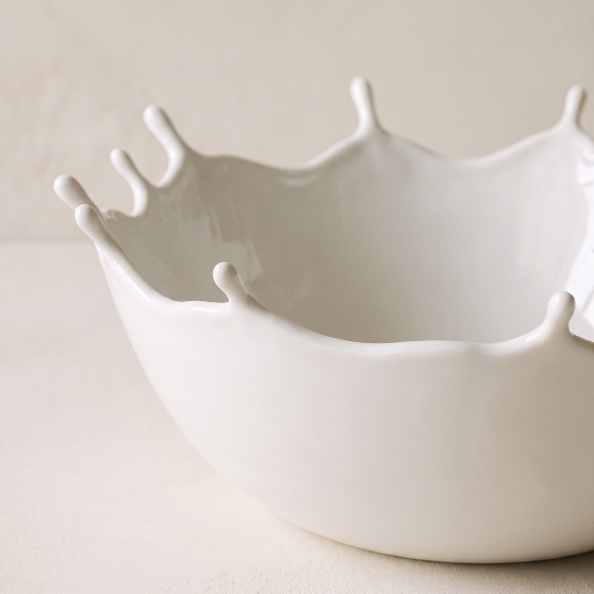 Marea porcelain serving bowl