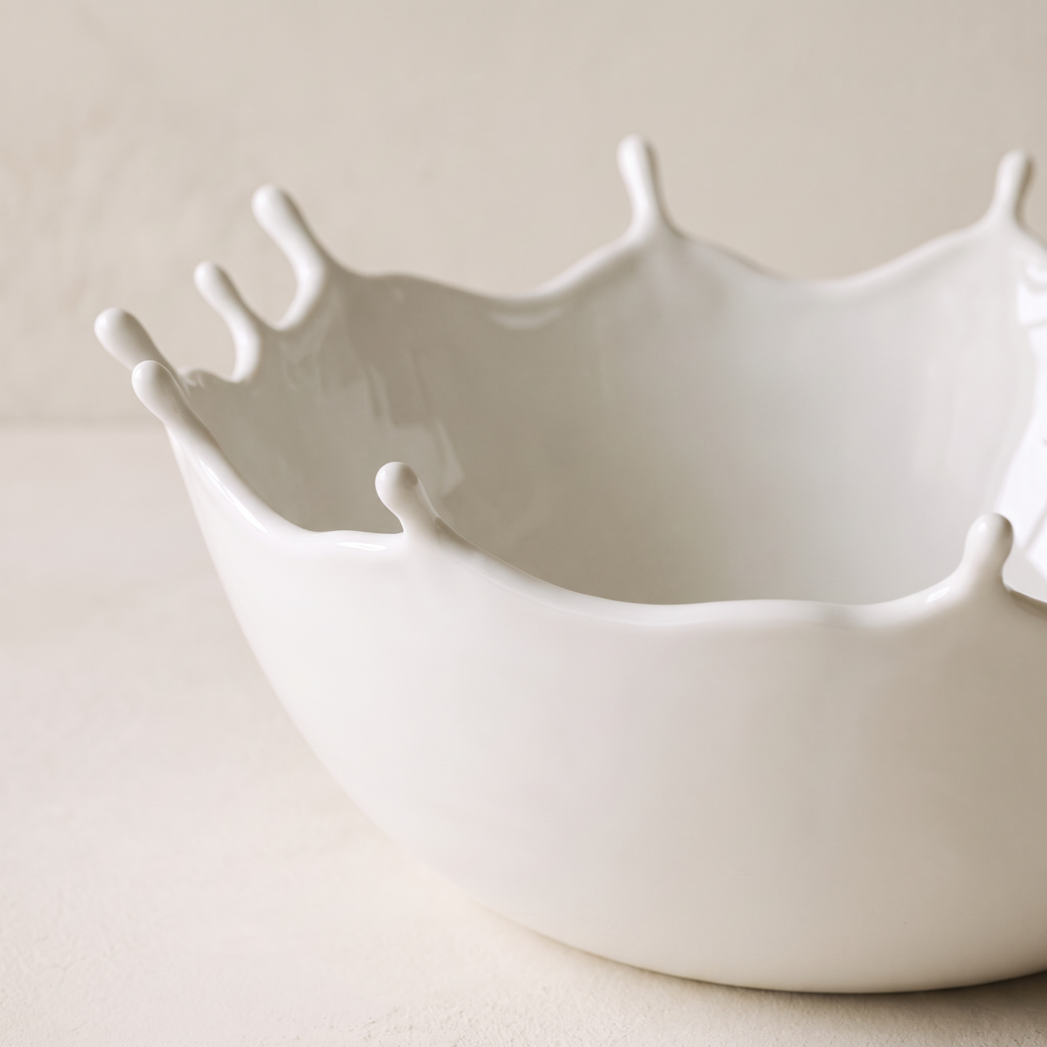 Marea porcelain serving bowl