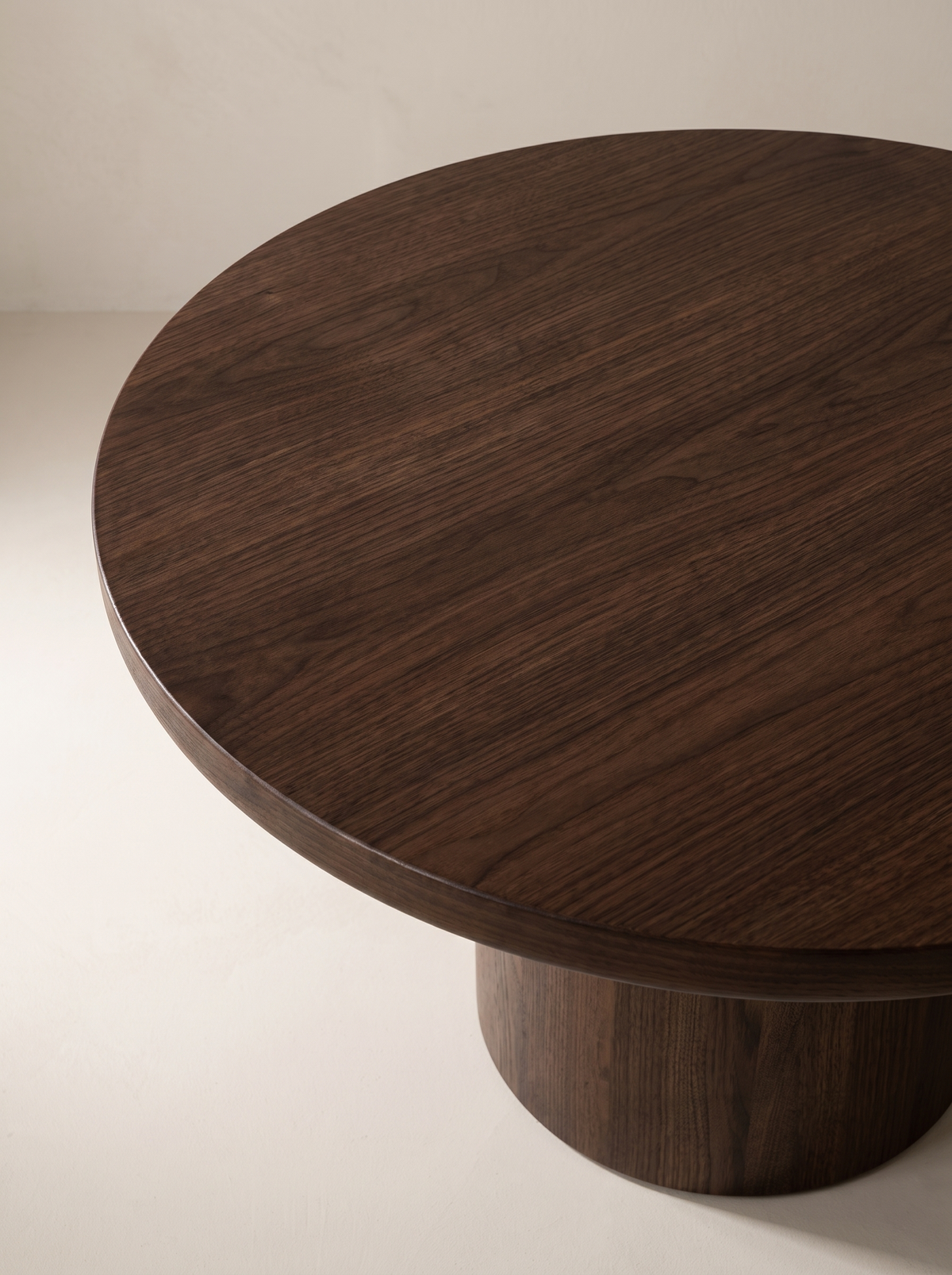 Adler walnut side table top grain detail